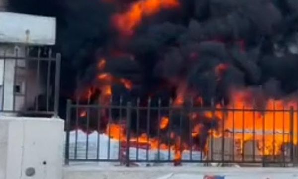 İzmir'de okul bahçesinde yangın